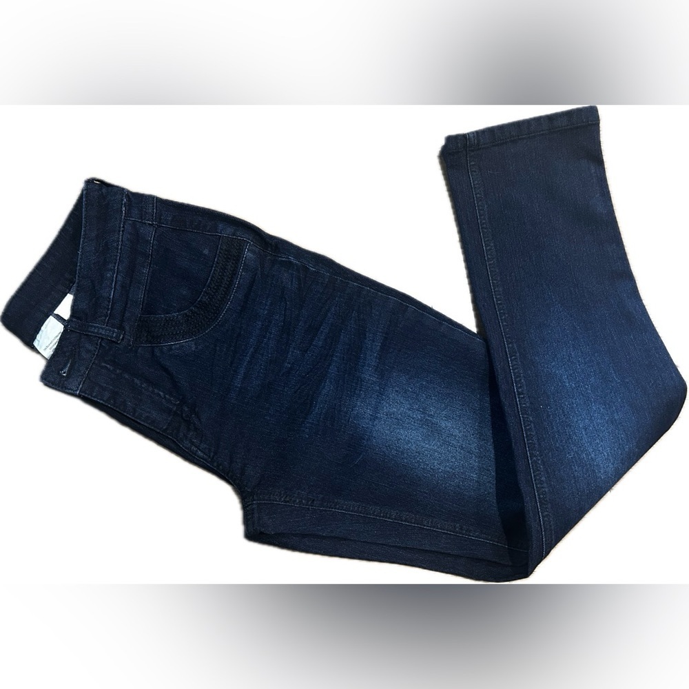 EUC UnbrandedSZ 6P dark blue jeans w/black embroidery detail/waist 30”-32”
